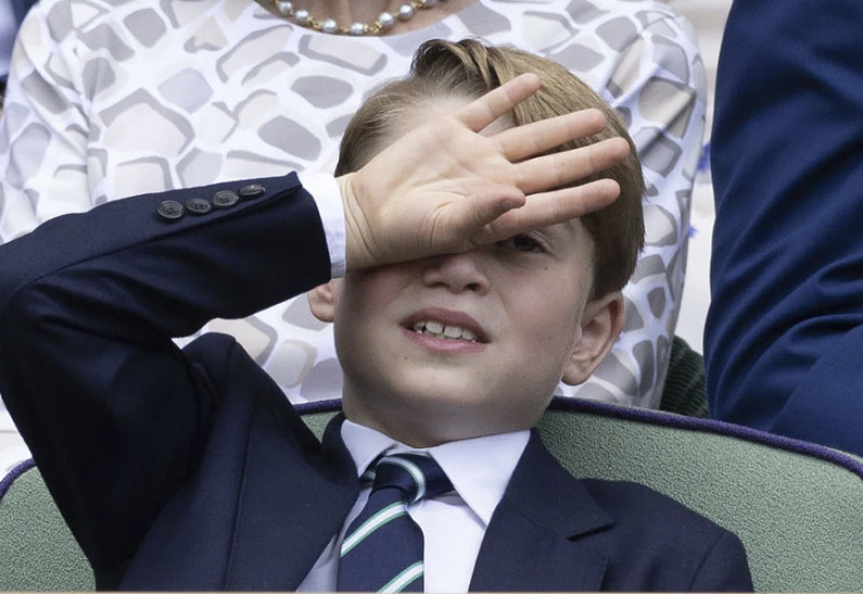 Очаровательные кривляния: принц Джордж затмил своих знаменитых родителей на финальном матче Уимблдонского турнира. Фото!