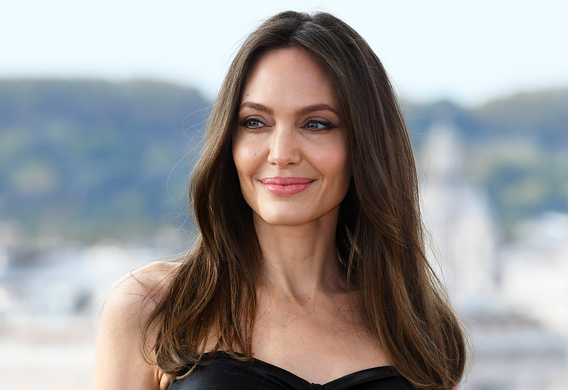 Сальма Хайек решила выступить в роли свахи для Анджелины Джоли