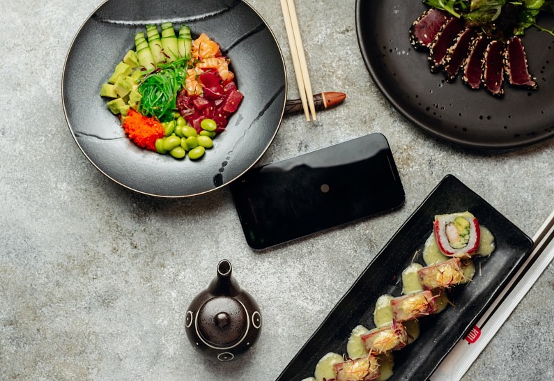 Суши-бар KOI откроет летнюю веранду
