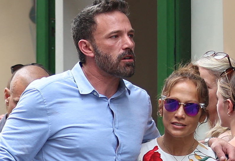 «Безумные молодожены!» Дженнифер Лопес и Бена Аффлека застали за страстным поцелуем. Фото!