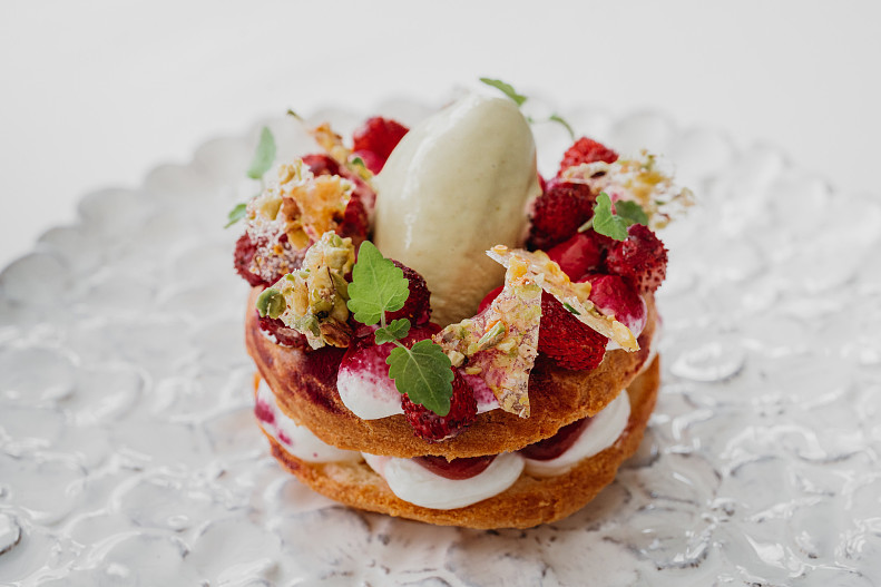 Пари-брест с земляникой