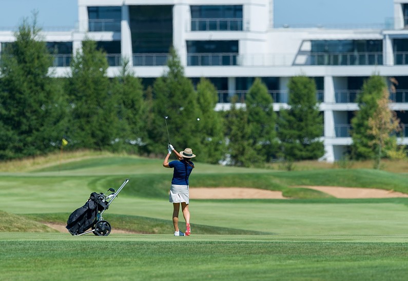 Почему гольф набирает популярность как у взрослых, так и у детей?