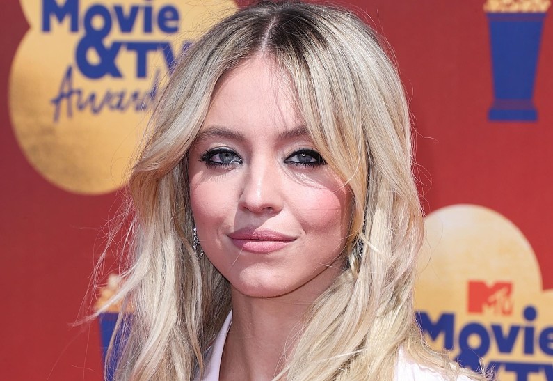 Сидни Суини показала безупречную фигуру в бикини. Фото!