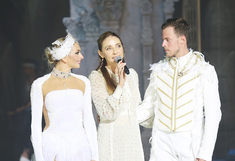 Татьяна Навка представила ледовое шоу «Лебединое озеро» в Сочи