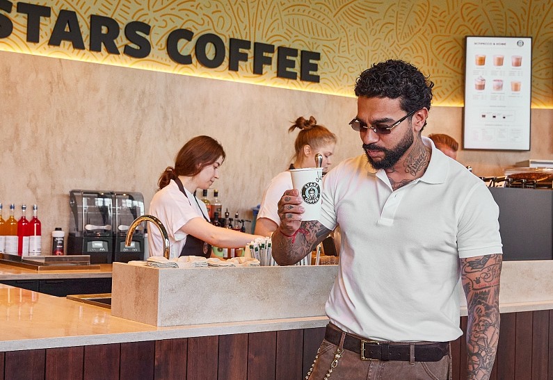 Тимати и Антон Пинский открыли первую кофейню новой сети Stars Coffee