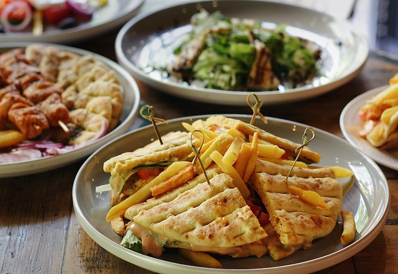 Корнер греческой кухни «Гиро-Гирос» в strEAT