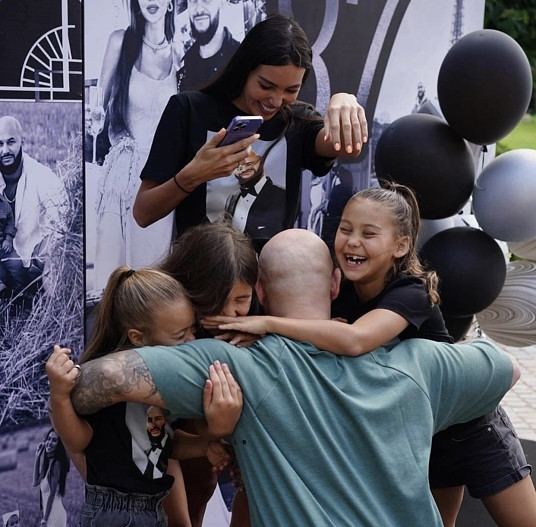 Оксана Самойлова и Джиган с детьми