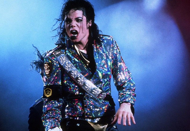 Майкл Джексон использовал 19 поддельных удостоверений личности, чтобы покупать наркотики