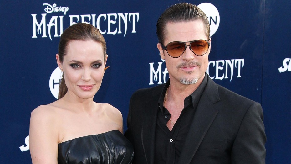 «Это была ловушка»: Анджелина Джоли умышленно закатила Брэду Питту скандал в самолете ради развода 