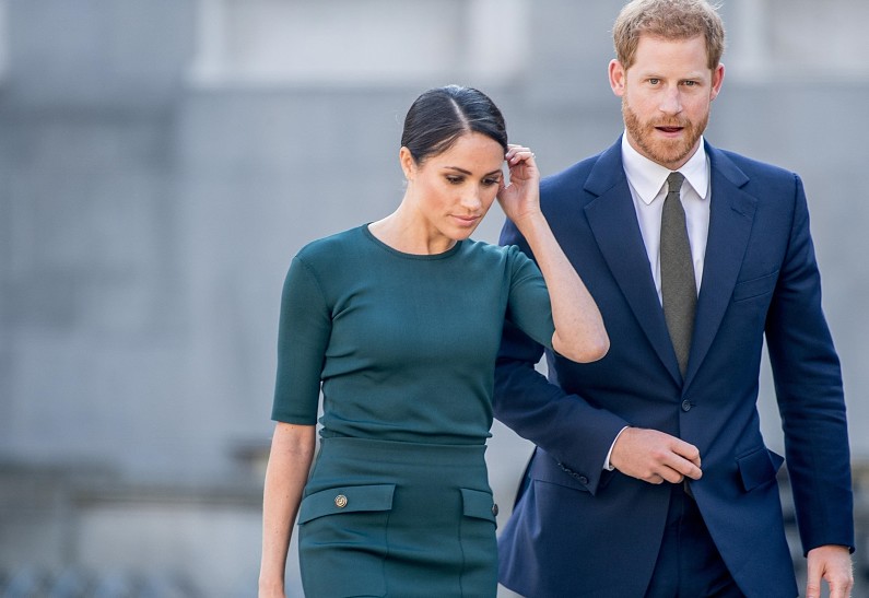 Меган Маркл всерьез опасается, что принц Гарри бросит ее и вернется обратно в Великобританию