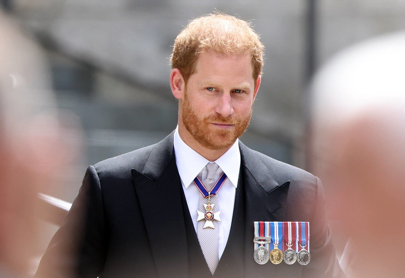 Принцу Гарри придется отложить публикацию своих скандальных мемуаров. И вот почему!