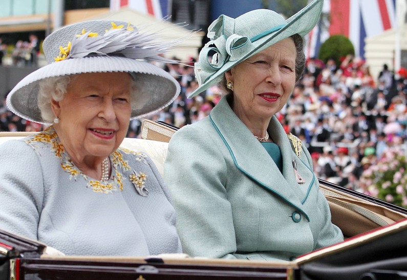 Принцесса Анна рассказала о последнем дне жизни королевы Елизаветы II