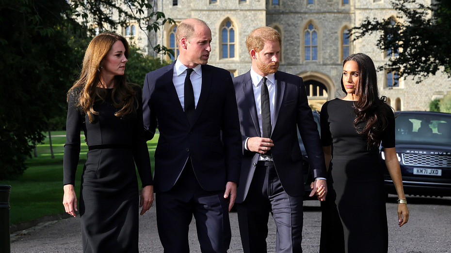 Принц Гарри и Меган Маркл присоединились к королевской семье на траурном шествии около Букингемского дворца