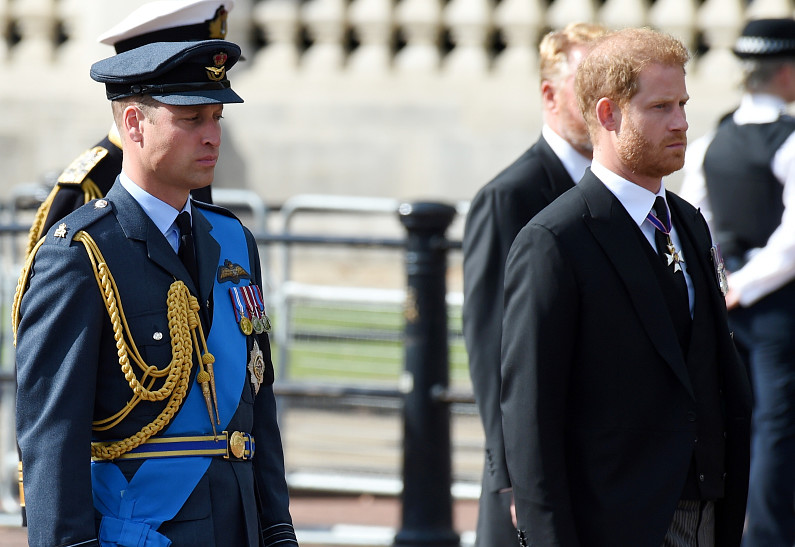 Принц Уильям и принц Гарри вместе поужинали после траурного шествия в память о Елизавете II