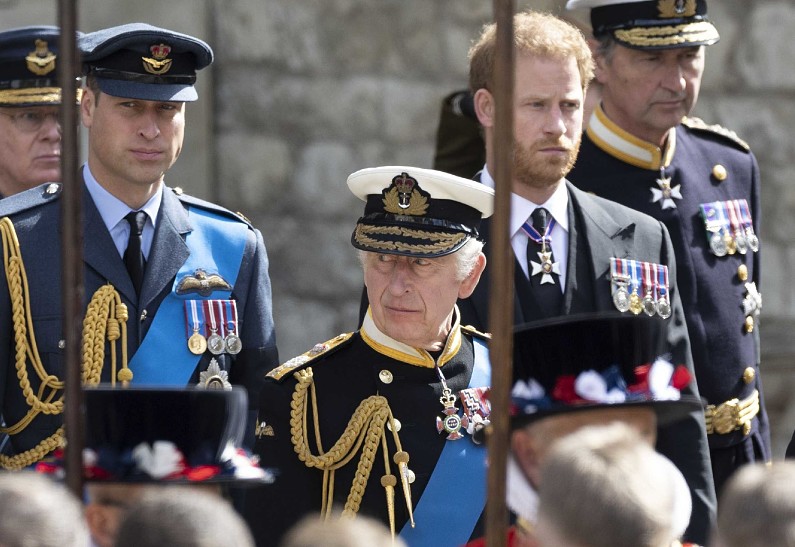 Принц Гарри, принц Уильям, Кейт Миддлтон, Меган Маркл и все члены королевской семьи на похоронах Елизаветы II
