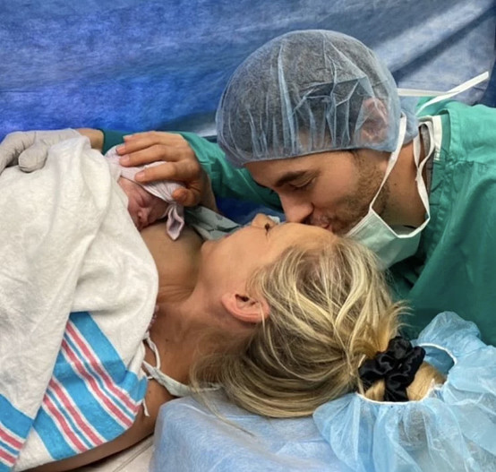 Энрике Иглесиас с женой