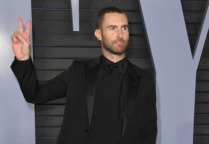 Уличен в изменах: солист Maroon 5 Адам Левин флиртовал сразу с несколькими моделями за спиной жены