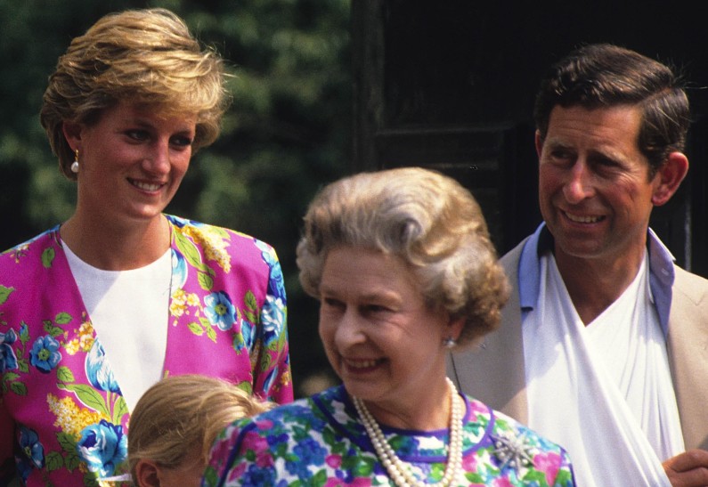 Елизавета II объявила принцессе Диане о ее разводе с принцем Чарльзом в письме