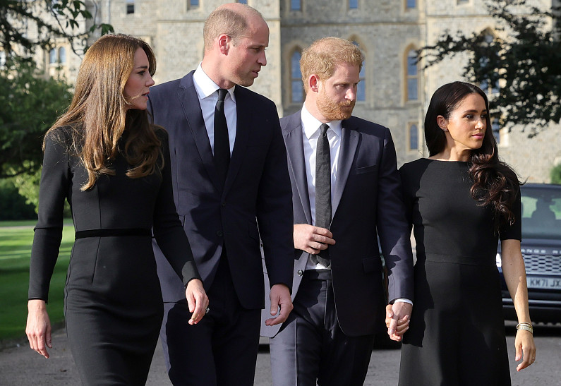 «Выдохнули с облегчением»: как принц Уильям и Кейт Миддлтон отреагировали на отъезд принца Гарри и Меган Маркл из Великобритании?