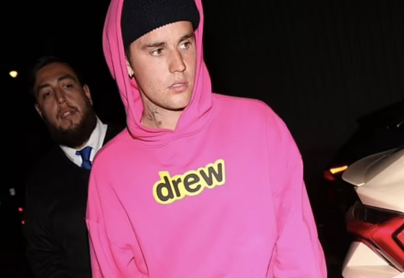 Джастин Бибер впервые за долгое время появился на публике после тяжелого заболевания