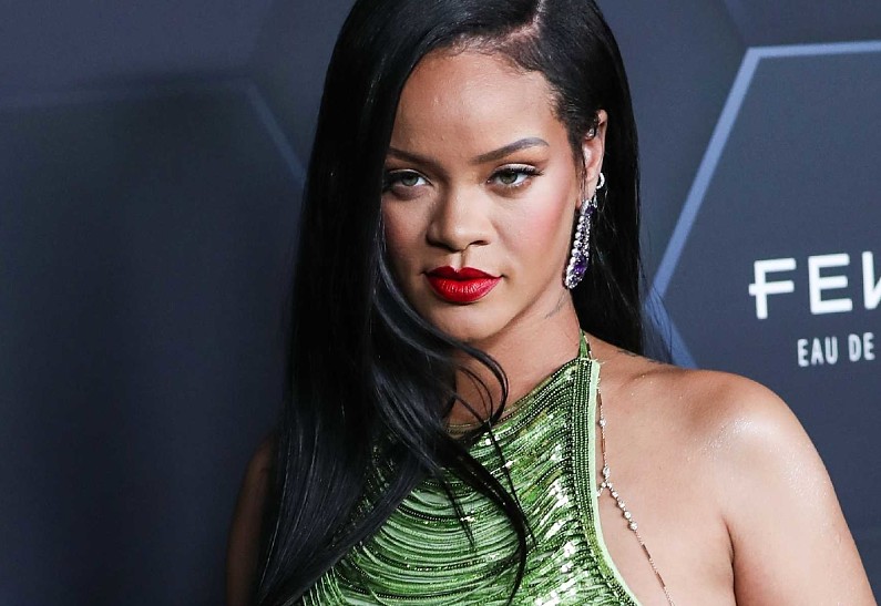 Рианна станет хедлайнером шоу Superbowl 2023