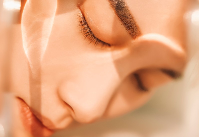 Как бороться с темными кругами под глазами и победить