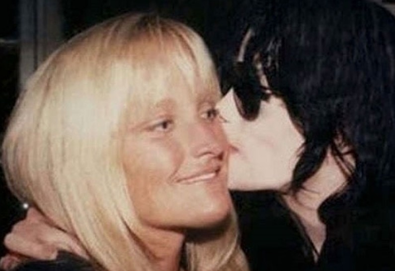 Бывшая жена Майкла Джексона признала себя частично виноватой в его смерти.