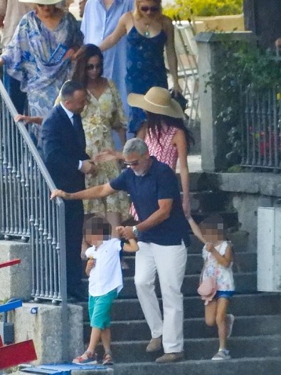 Амаль и Джордж Клуни со своими детьми