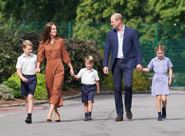 Кейт Миддлтон и принц Уильям со своими детьми