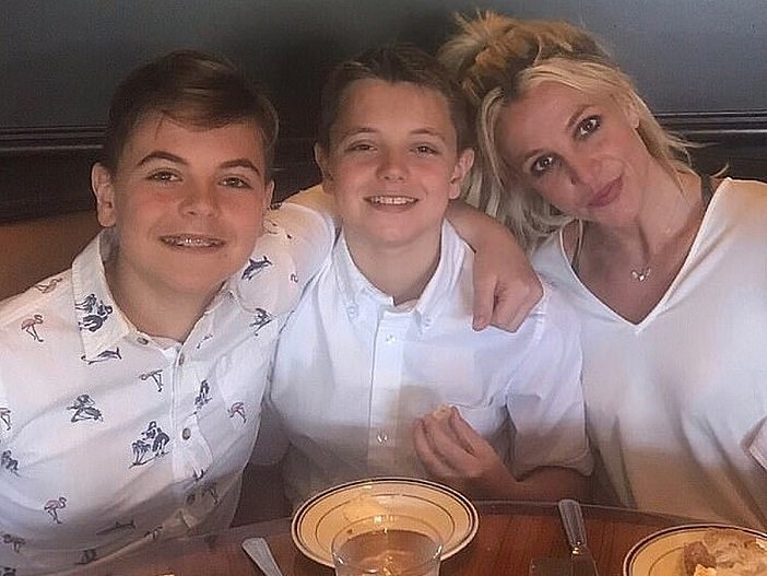 Бритни Спирс со своими детьми
