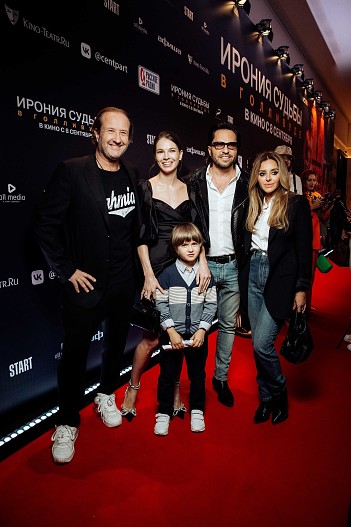 Марюс Вайсберг и Наталья Бардо с сыном, Александр и Анжелика Ревва