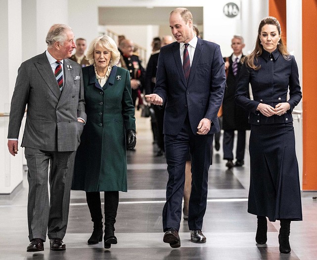 Король Карл III с супругой Камиллой, принц Гарри, Кейт Миддлтон