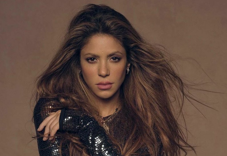 Шакира высмеяла измену бывшего с официанткой в новой песне