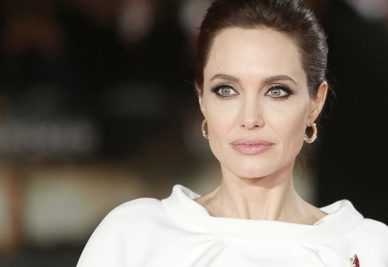 Кто этот везунчик? Анджелина Джоли увлеклась 26-летним актером