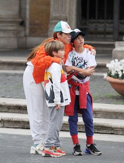 Шакира с сыновьями