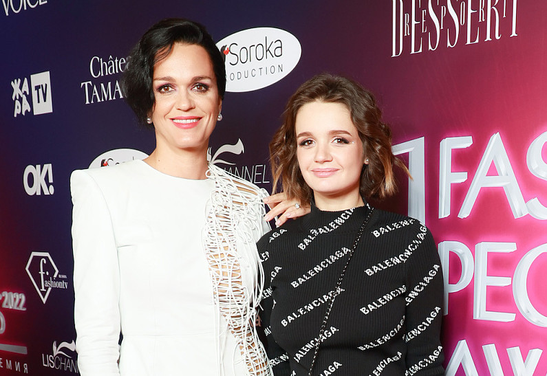 Певица Слава впервые станет бабушкой