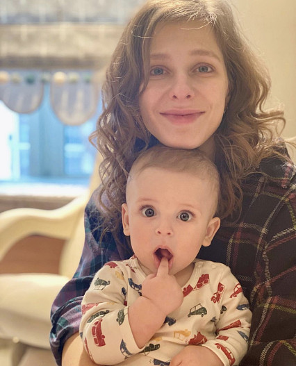 Лиза Арзамасова с сыном Лёвой