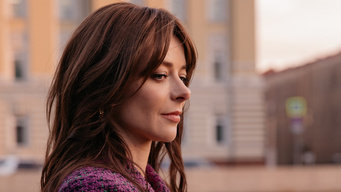 Қызы әкесінің мүшесін тартып, сорады watch online