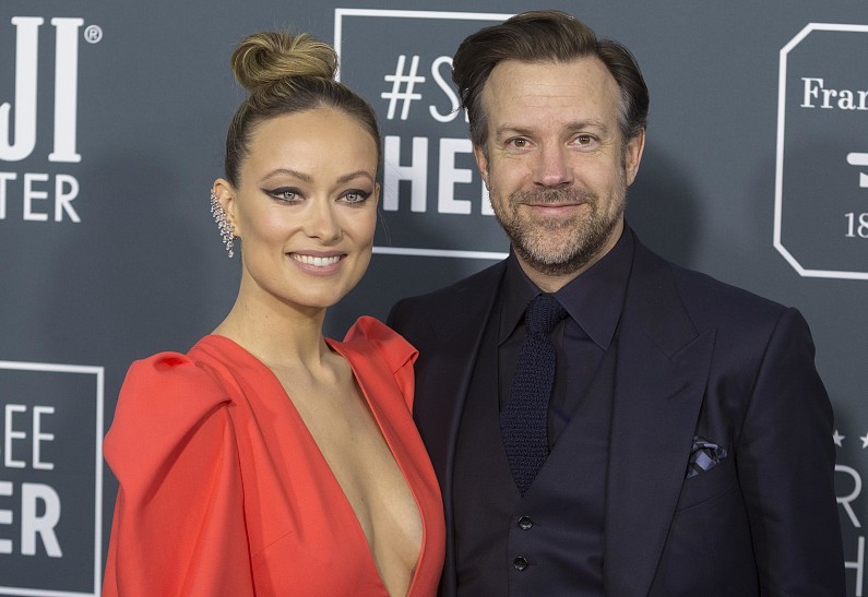 Оливию Уайлд заметили в объятиях Джейсона Судекийса после их разрыва