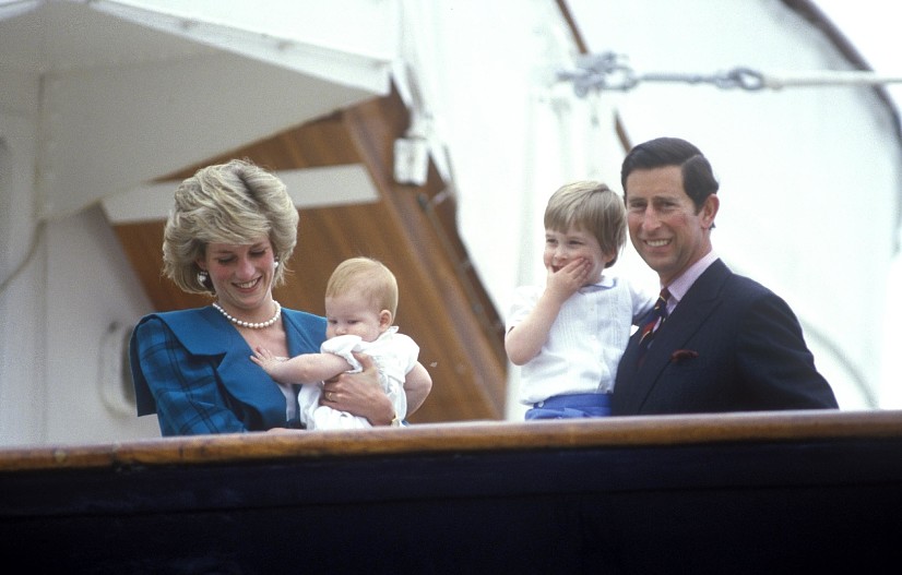 Принцесса Диана и принц Чарльз с сыновьями Уильямом и Гарри