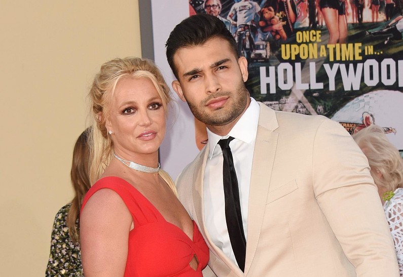 Бритни Спирс призналась, что всё еще переживает по поводу развода с Сэмом Асгари