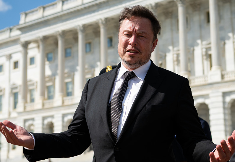 Илон Маск пригрозил сжечь Warner Bros., если они уволят Эмбер Херд из «Аквамена 2»