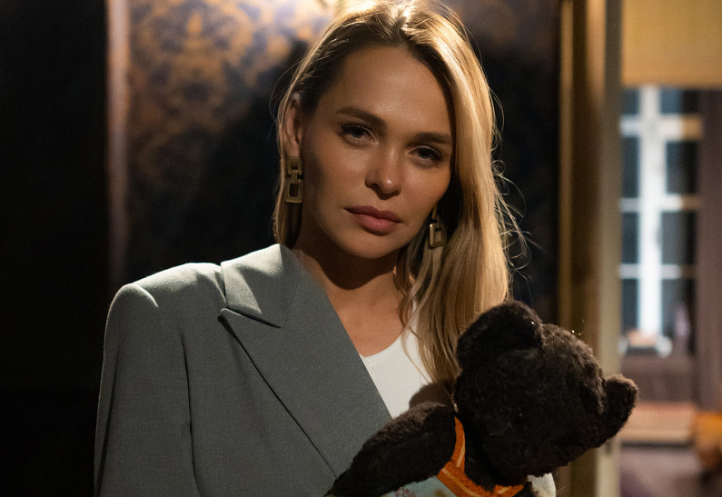 Анна Хилькевич, Дарья Мороз, Егор Дружинин с детьми на специальном показе спектакля «Девочка со спичками»