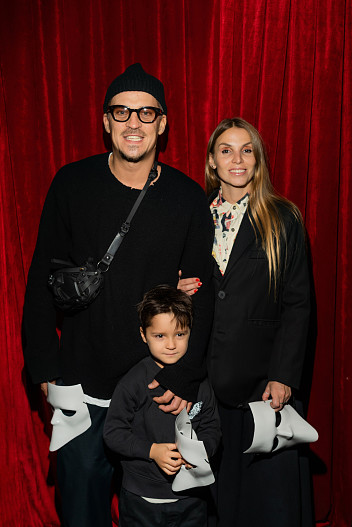 Антон Беляев с семьей