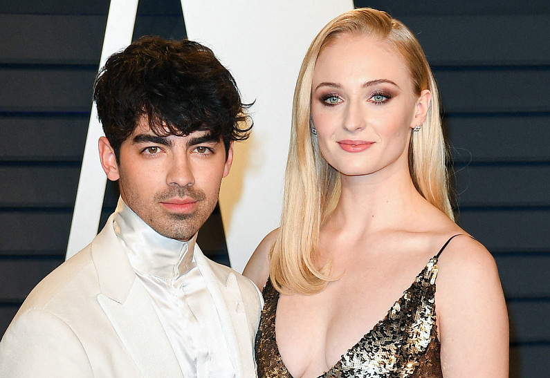 Джо Джонас высказал мнение насчет опеки над их с Софи Тернер дочерьми после развода