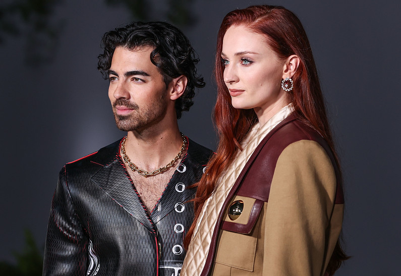 Джо Джонас подал заявление о прекращении дела о разводе с Софи Тернер