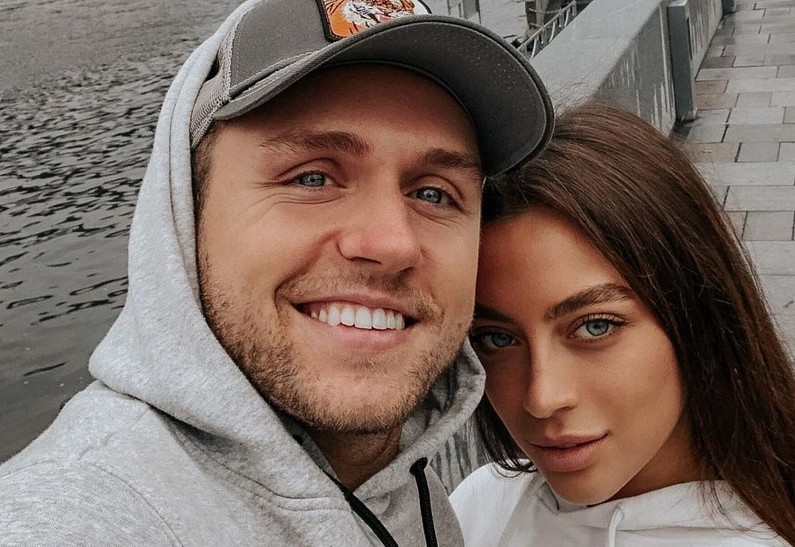 Влад Соколовский рассказал, почему отложил свадьбу с матерью своего сына