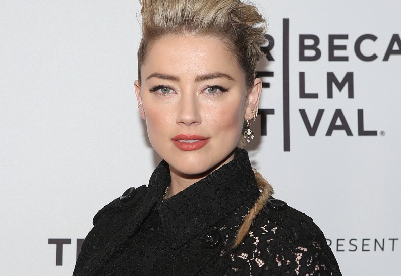 Эмбер Херд извинилась перед режиссером фильма «В огне» за низкие рейтинги