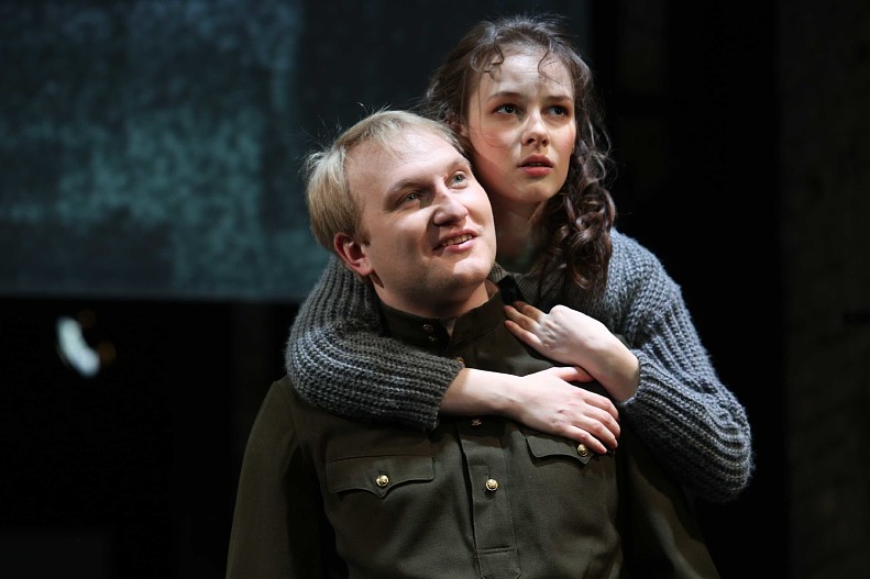 Спектакль «Варшавская мелодия» Л. Зорина: Виктор — Иван Захава, Геля — Полина Рафеева