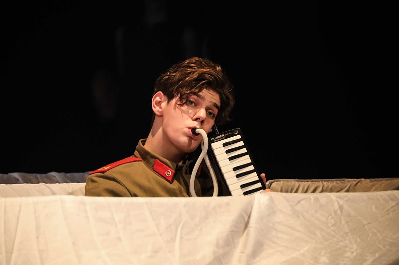 Спектакль «Генерал и его семья» Т. Кибирова: Лев — Эюб Фараджев